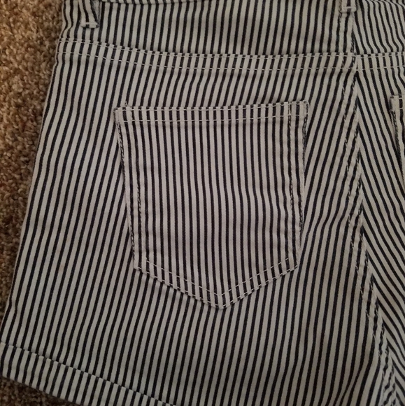 H&M Striped Shorts - Picture 6 of 6